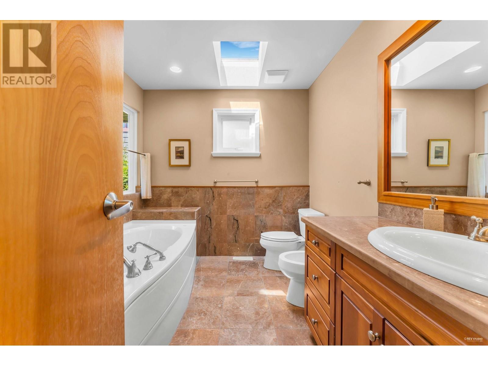 4080 St. Pauls Avenue, North Vancouver, British Columbia  V7N 1T5 - Photo 17 - R2821955