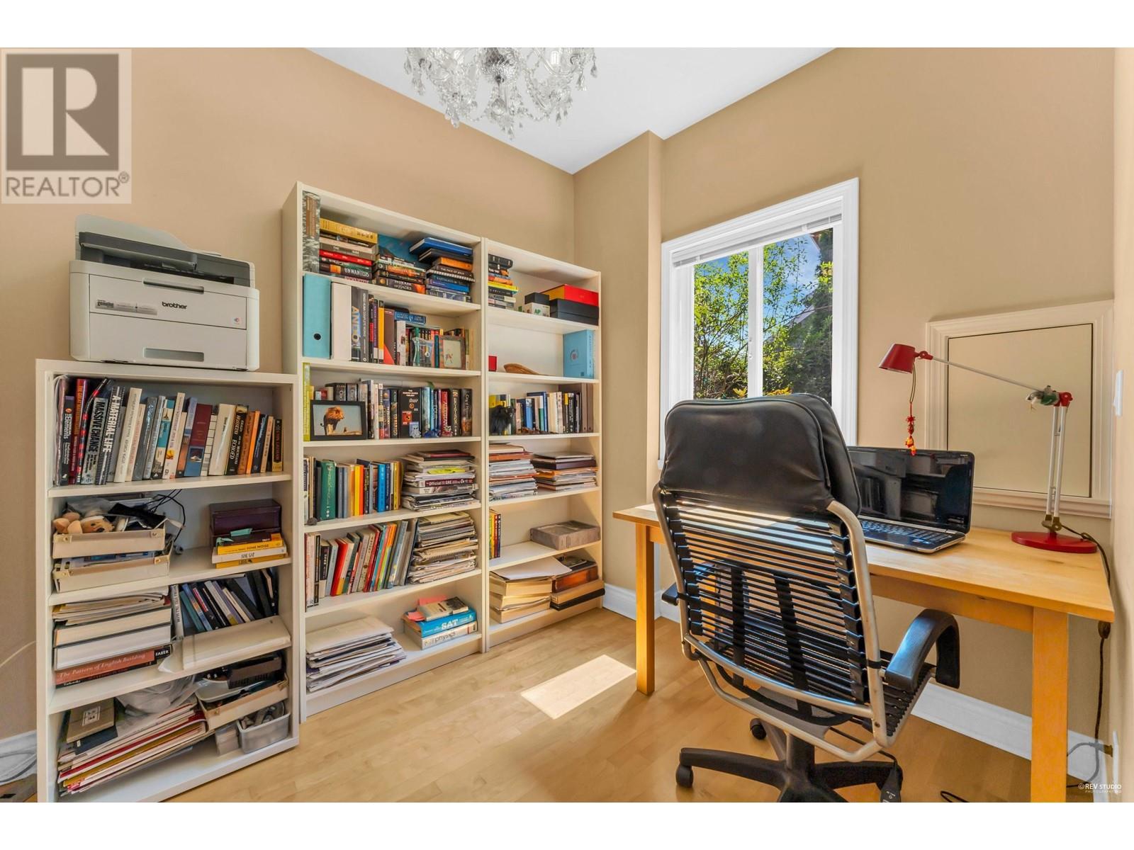 4080 St. Pauls Avenue, North Vancouver, British Columbia  V7N 1T5 - Photo 4 - R2821955