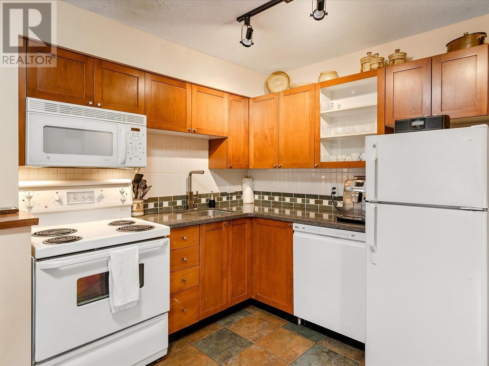 3 4388 Northlands Boulevard, Whistler, British Columbia  V8E 1C6 - Photo 2 - R2821997