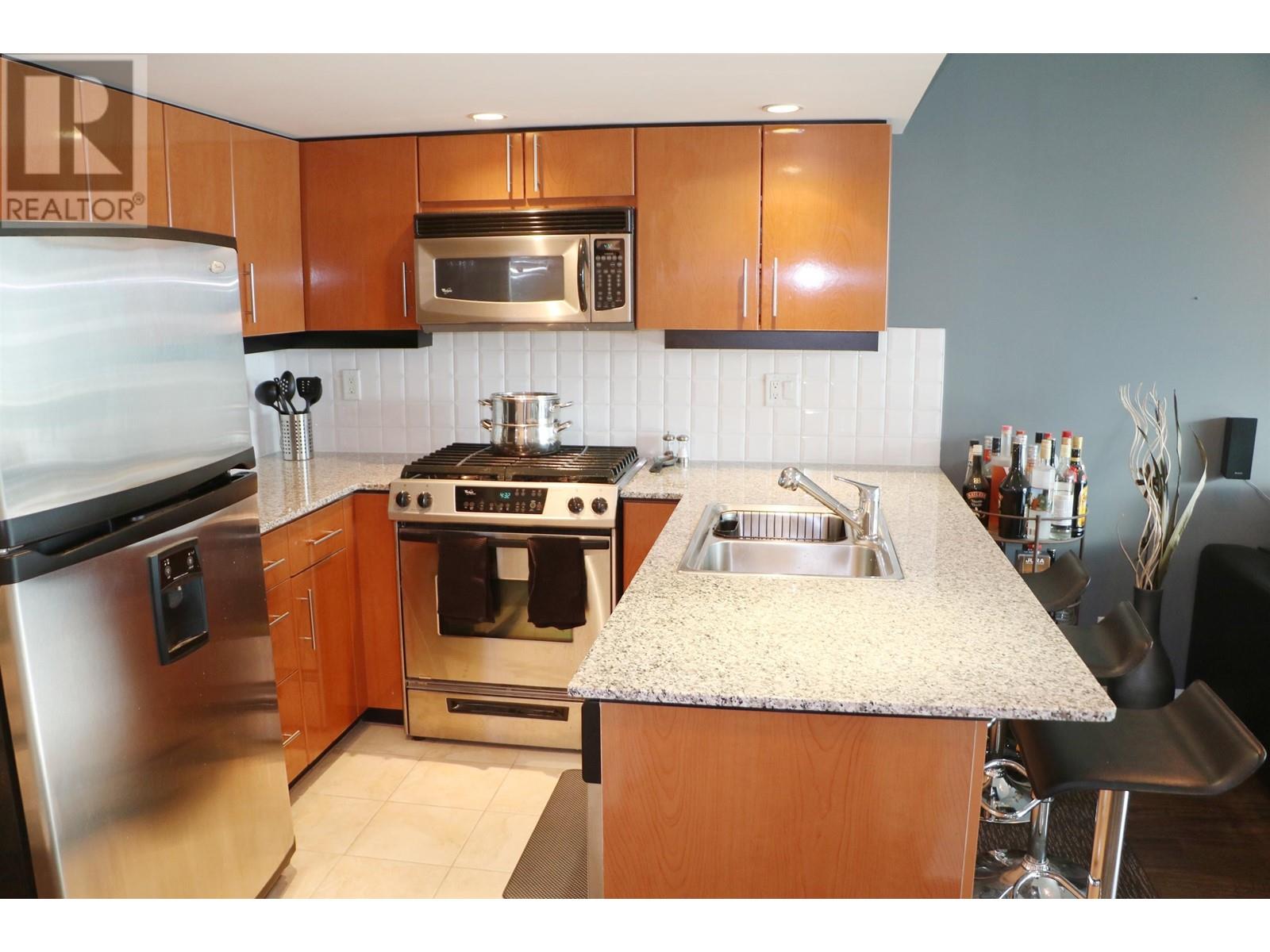 805 188 E Esplanade, North Vancouver, British Columbia  V7L 4Y1 - Photo 3 - R2822003