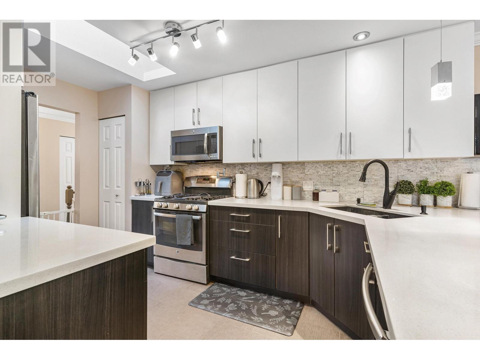 3170 Pier Drive, Coquitlam, British Columbia  V3C 5S5 - Photo 10 - R2821998