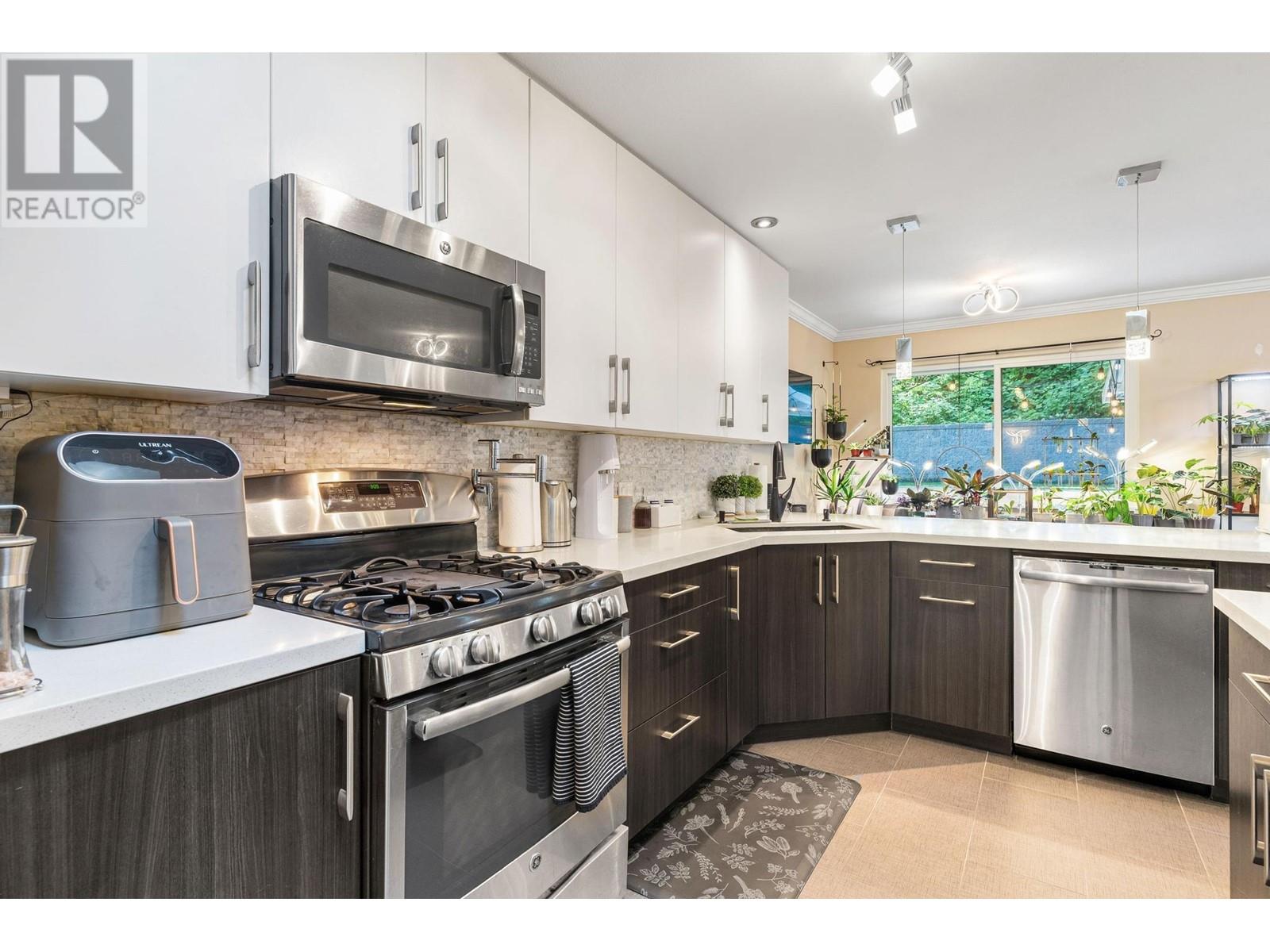 3170 Pier Drive, Coquitlam, British Columbia  V3C 5S5 - Photo 11 - R2821998