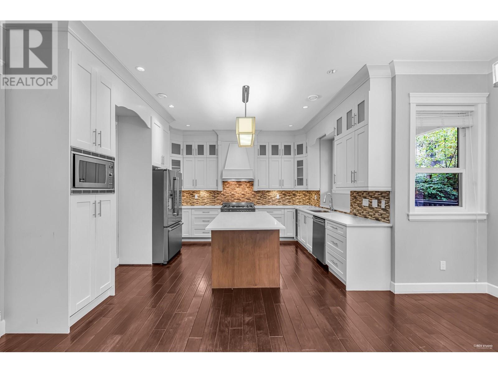 5930 Berwick Street, Burnaby, British Columbia  V5H 1W1 - Photo 15 - R2821949