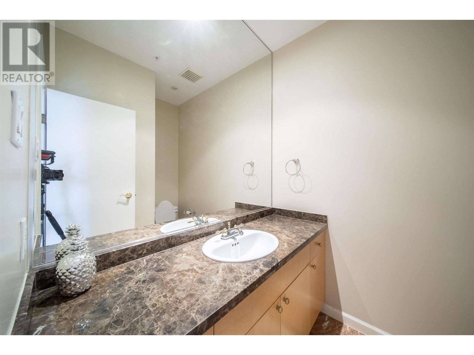 115 1228 Marinaside Crescent, Vancouver, British Columbia  V6Z 2W4 - Photo 32 - R2822022