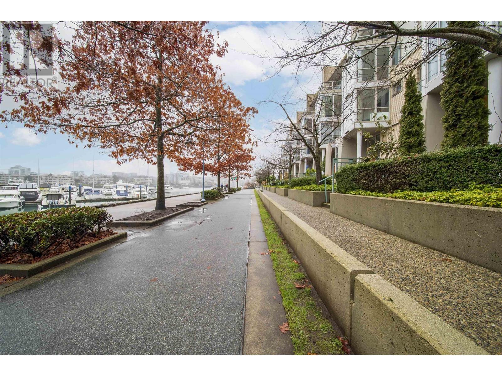 115 1228 Marinaside Crescent, Vancouver, British Columbia  V6Z 2W4 - Photo 2 - R2822022