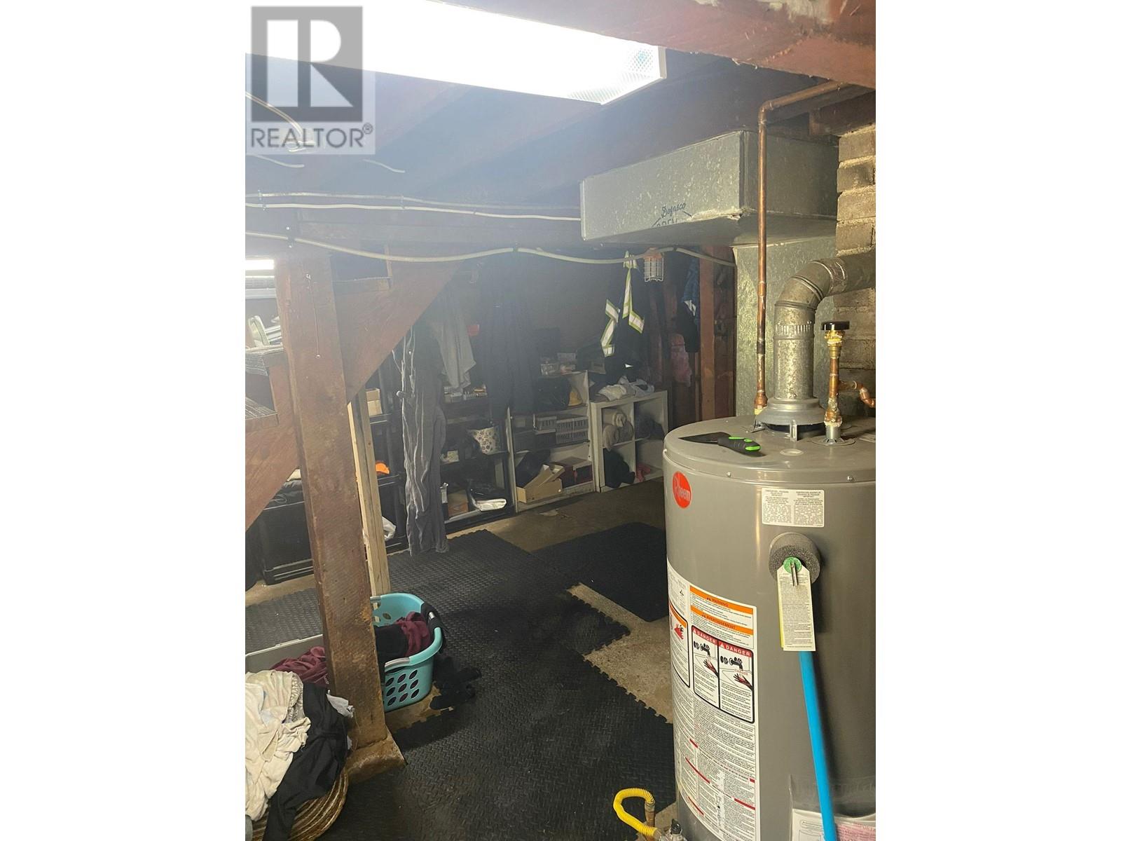 1315 Sixth Avenue, New Westminster, British Columbia  V3M 2C3 - Photo 4 - R2822009