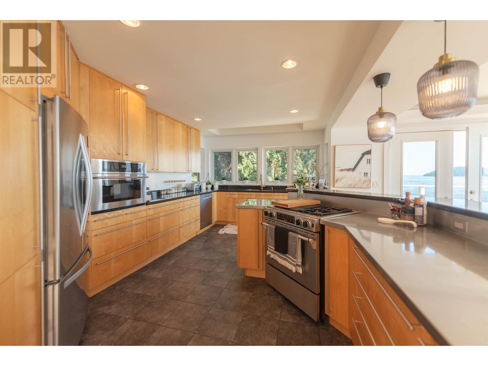 6655 Sunshine Coast Highway, Sechelt, British Columbia  V7Z 0M9 - Photo 9 - R2821711