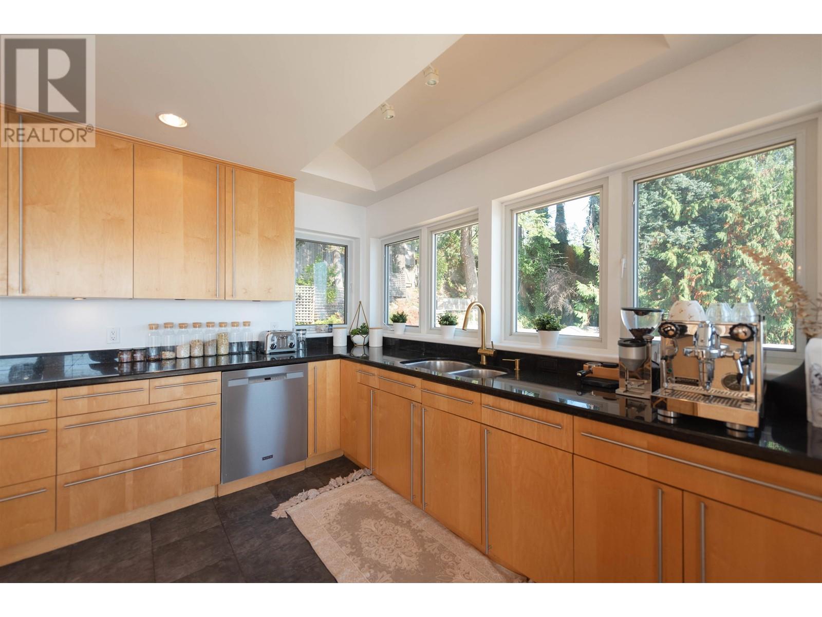 6655 Sunshine Coast Highway, Sechelt, British Columbia  V7Z 0M9 - Photo 10 - R2821711