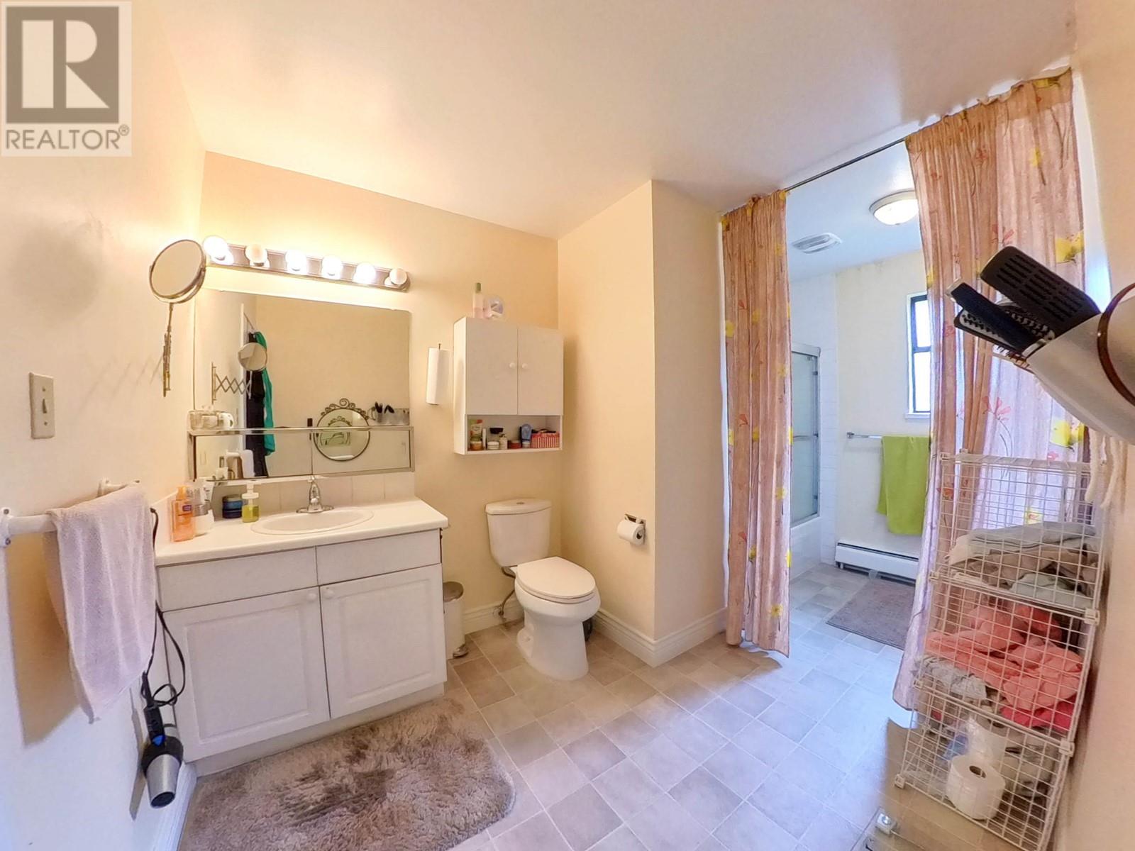 246 W 4th Street, North Vancouver, British Columbia  V7M 1H7 - Photo 40 - R2821690