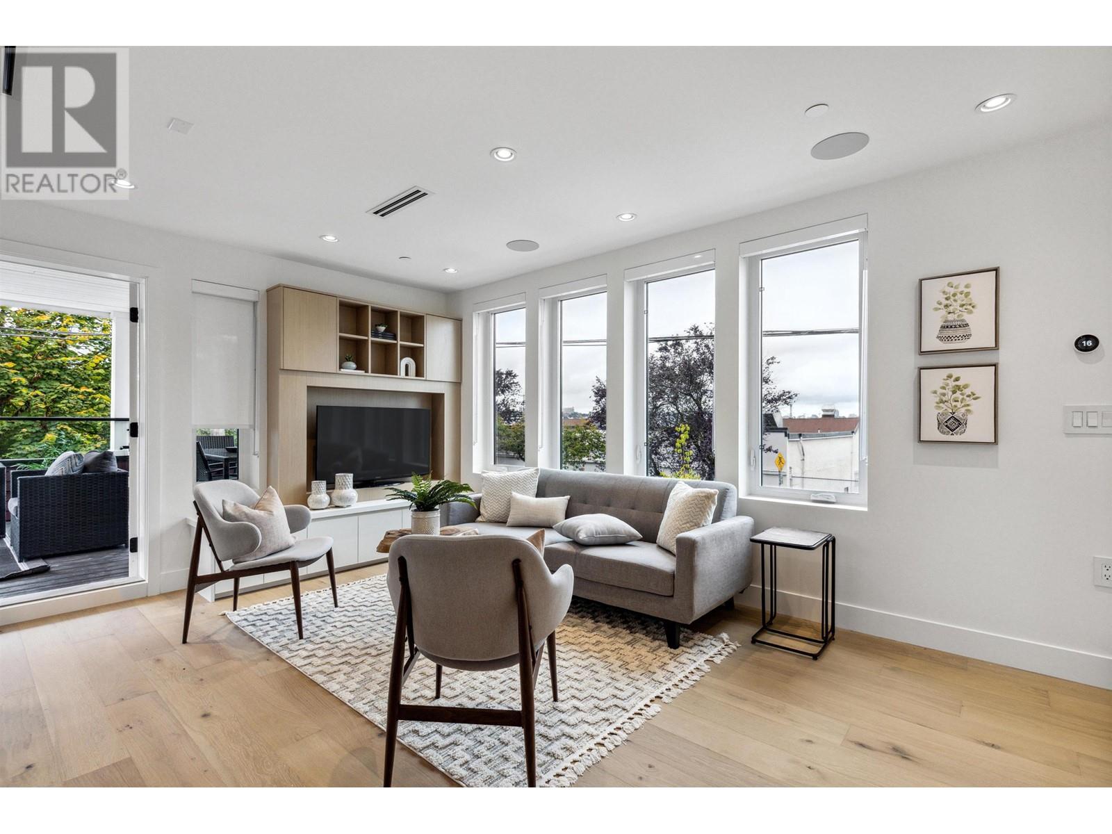 1238 Mclean Drive, Vancouver, British Columbia  V5L 2P9 - Photo 2 - R2822051