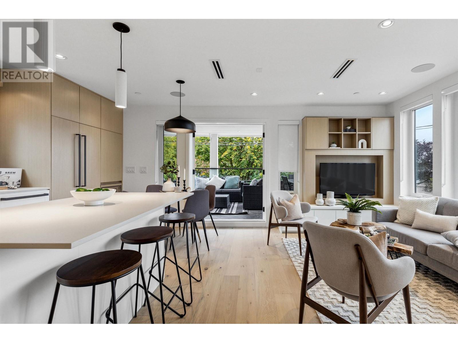 1238 Mclean Drive, Vancouver, British Columbia  V5L 2P9 - Photo 3 - R2822051