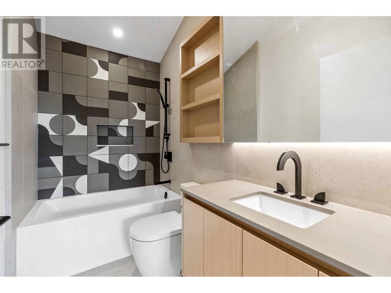 1228 Mclean Drive, Vancouver, British Columbia  V5L 2P9 - Photo 12 - R2822052