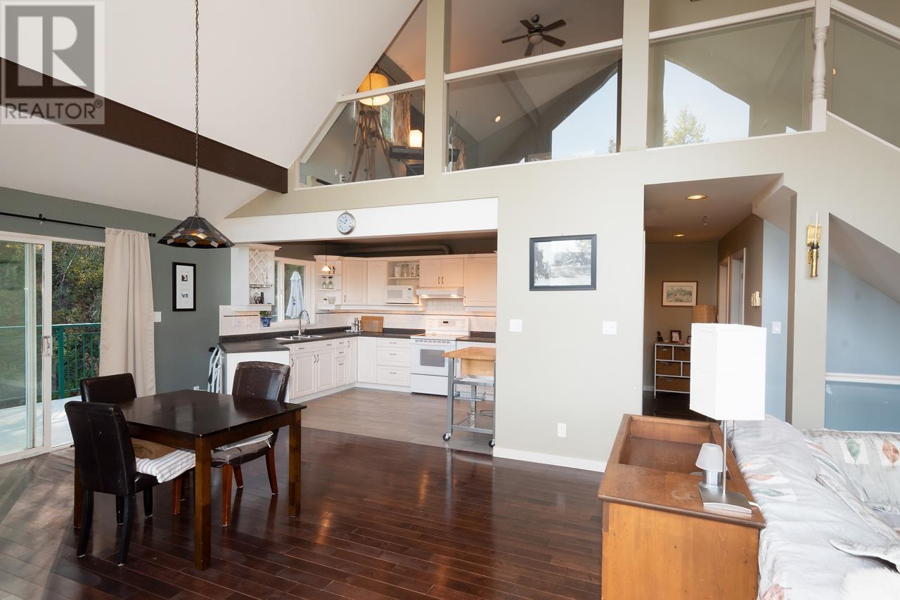 1390 Eaglecliff Road, Bowen Island, British Columbia  V0N 1G1 - Photo 5 - R2818237