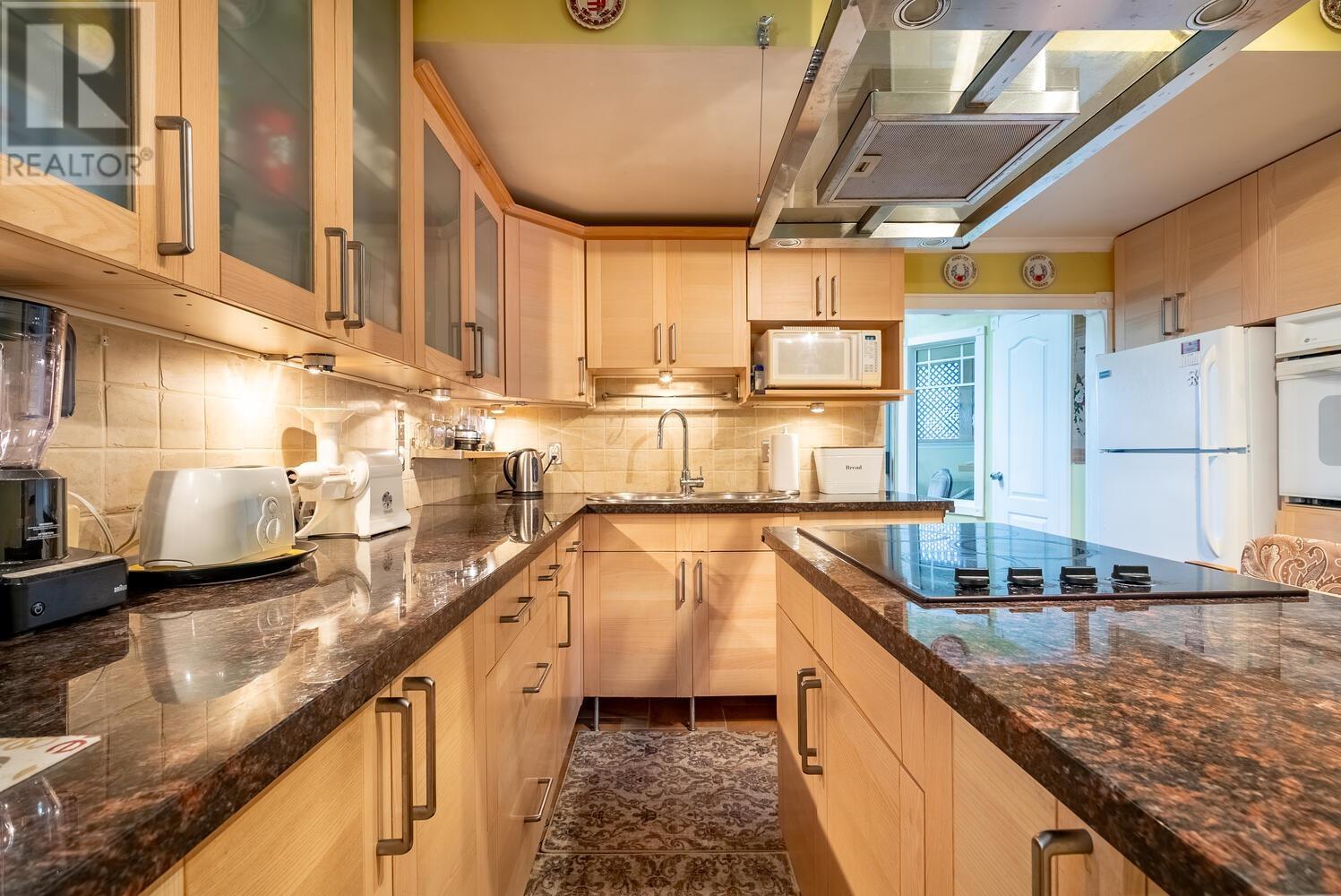 430 Richmond Street, New Westminster, British Columbia  V3L 4C5 - Photo 3 - R2821703