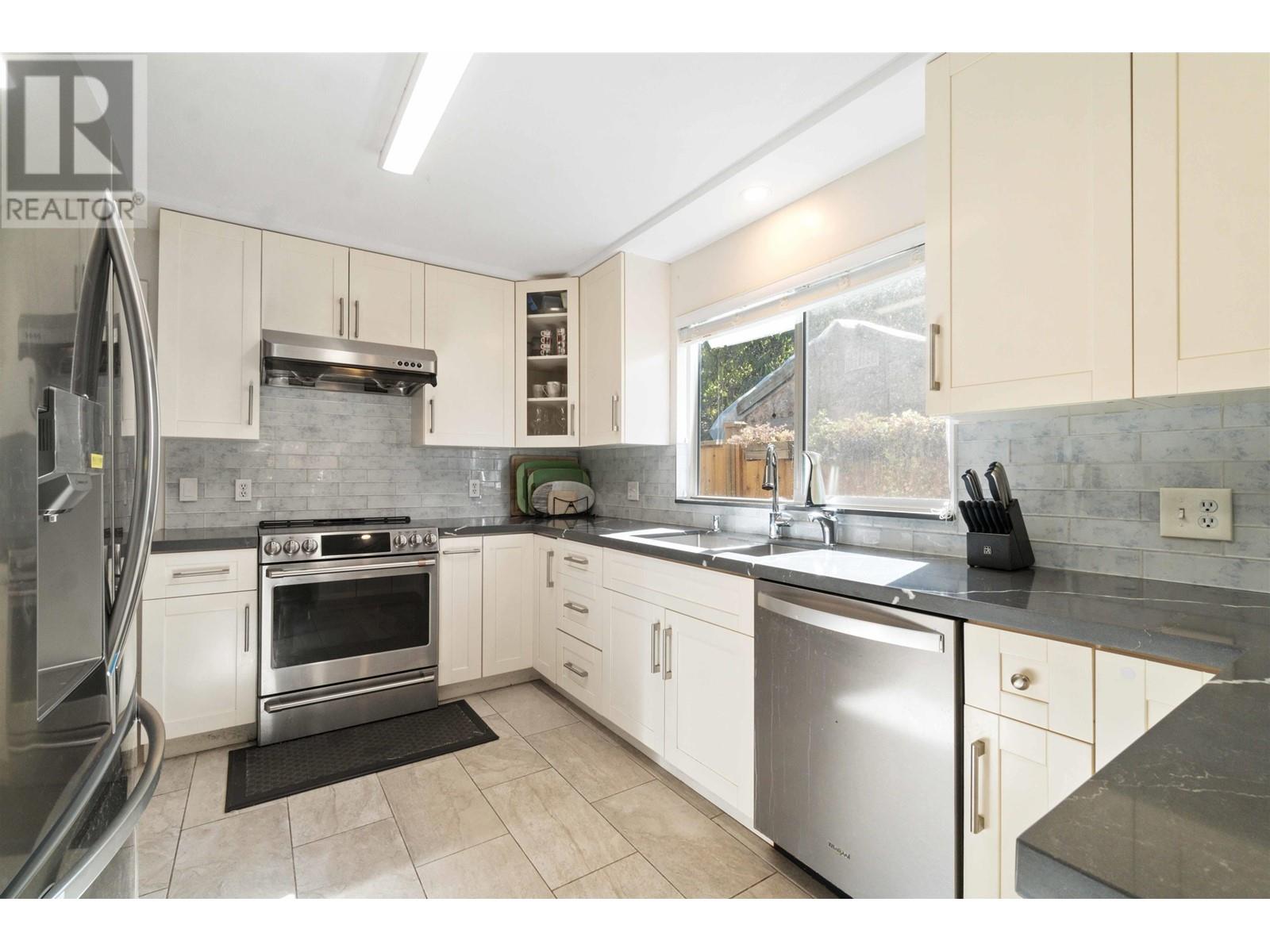 3235 Regina Avenue, Richmond, British Columbia  V6X 2K6 - Photo 3 - R2822072