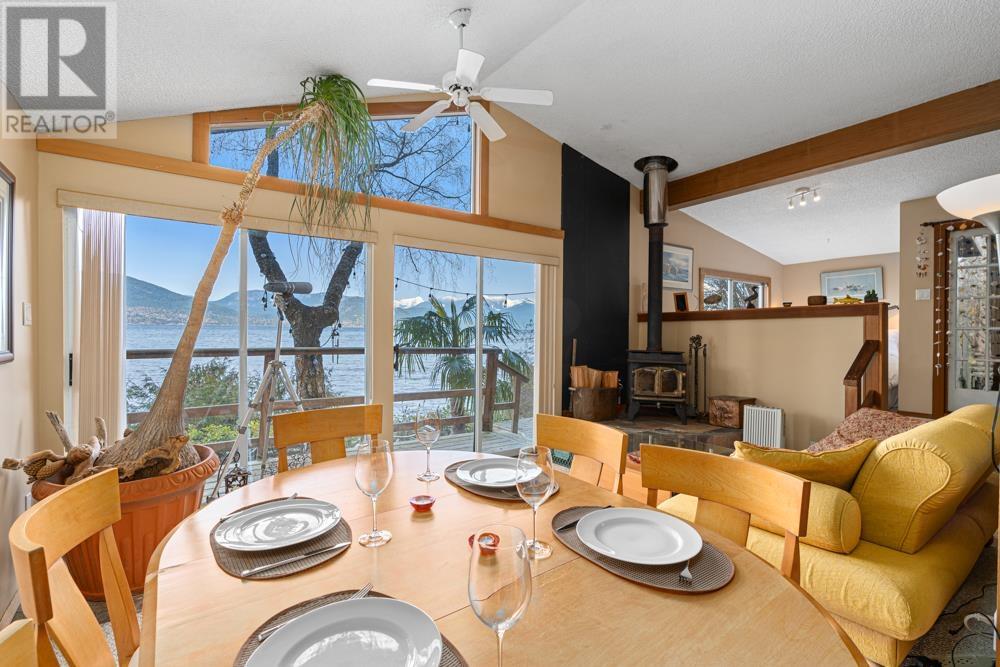 47 Brunswick Beach Road, Lions Bay, British Columbia  V0N 2E0 - Photo 3 - R2822076