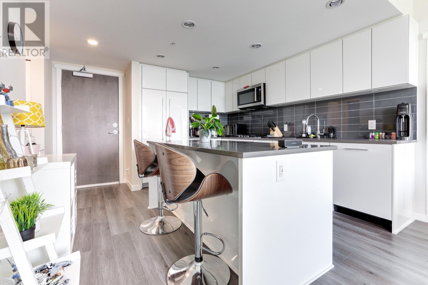 2205 3096 Windsor Gate, Coquitlam, British Columbia  V3B 0P4 - Photo 4 - R2822118