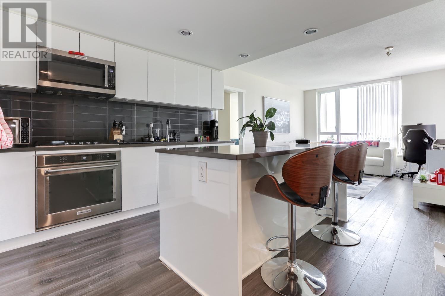 2205 3096 Windsor Gate, Coquitlam, British Columbia  V3B 0P4 - Photo 6 - R2822118