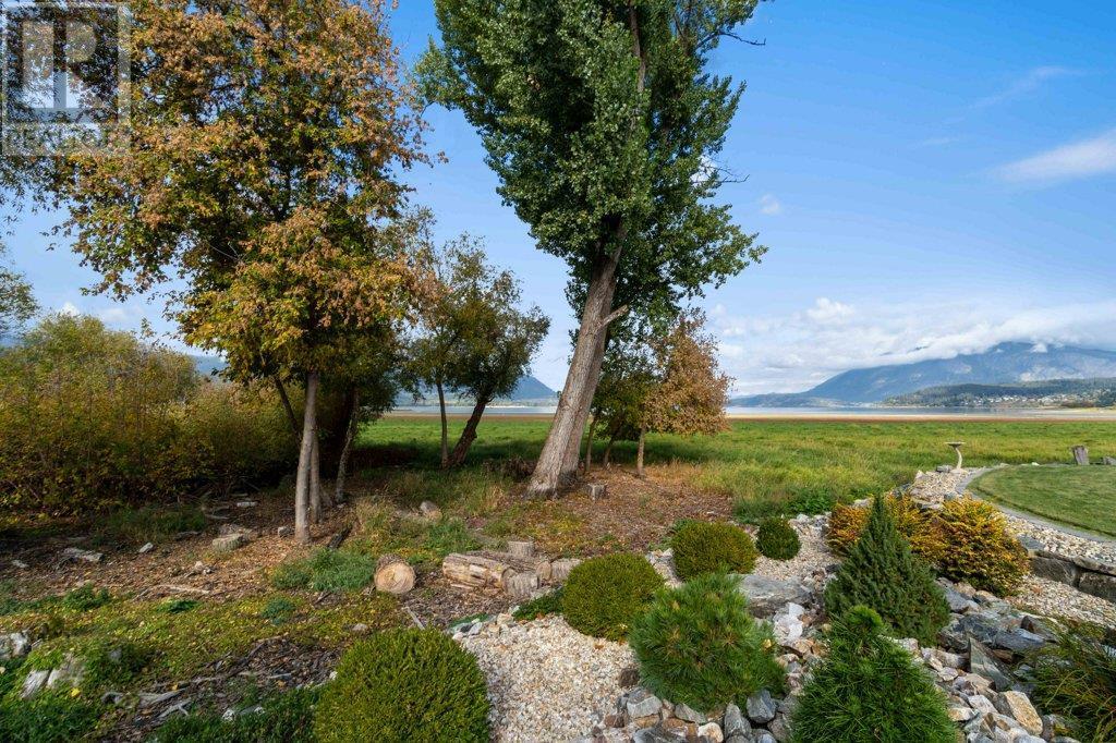 841 Harbourfront Drive NE Salmon Arm