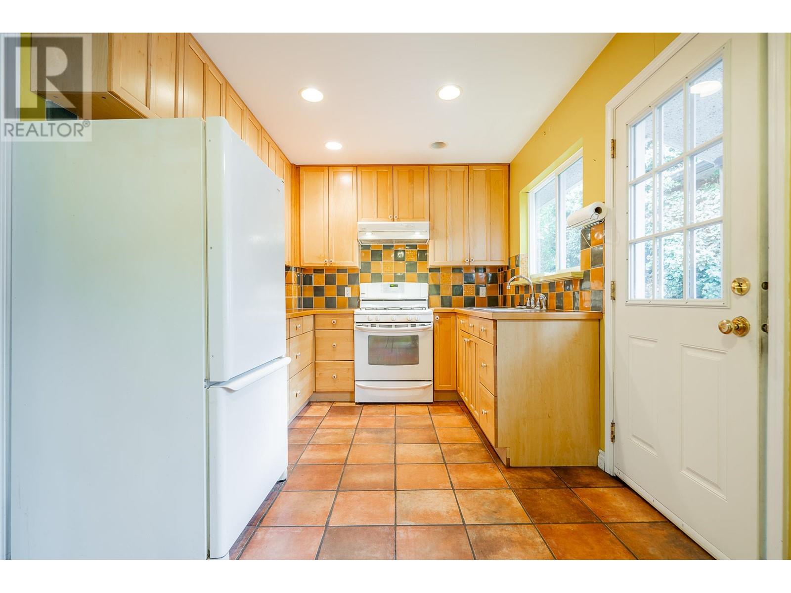 4675 St. George Street, Vancouver, British Columbia  V5V 4A8 - Photo 9 - R2821198