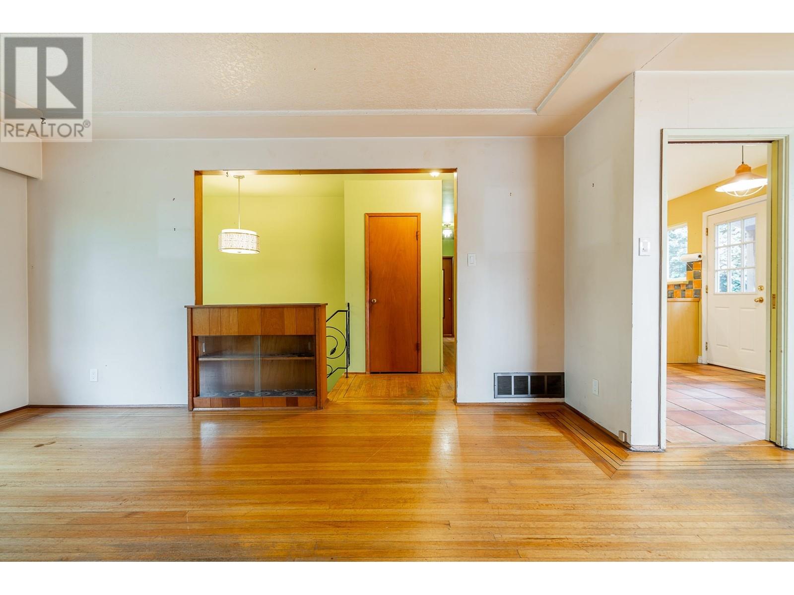 4675 St. George Street, Vancouver, British Columbia  V5V 4A8 - Photo 5 - R2821198