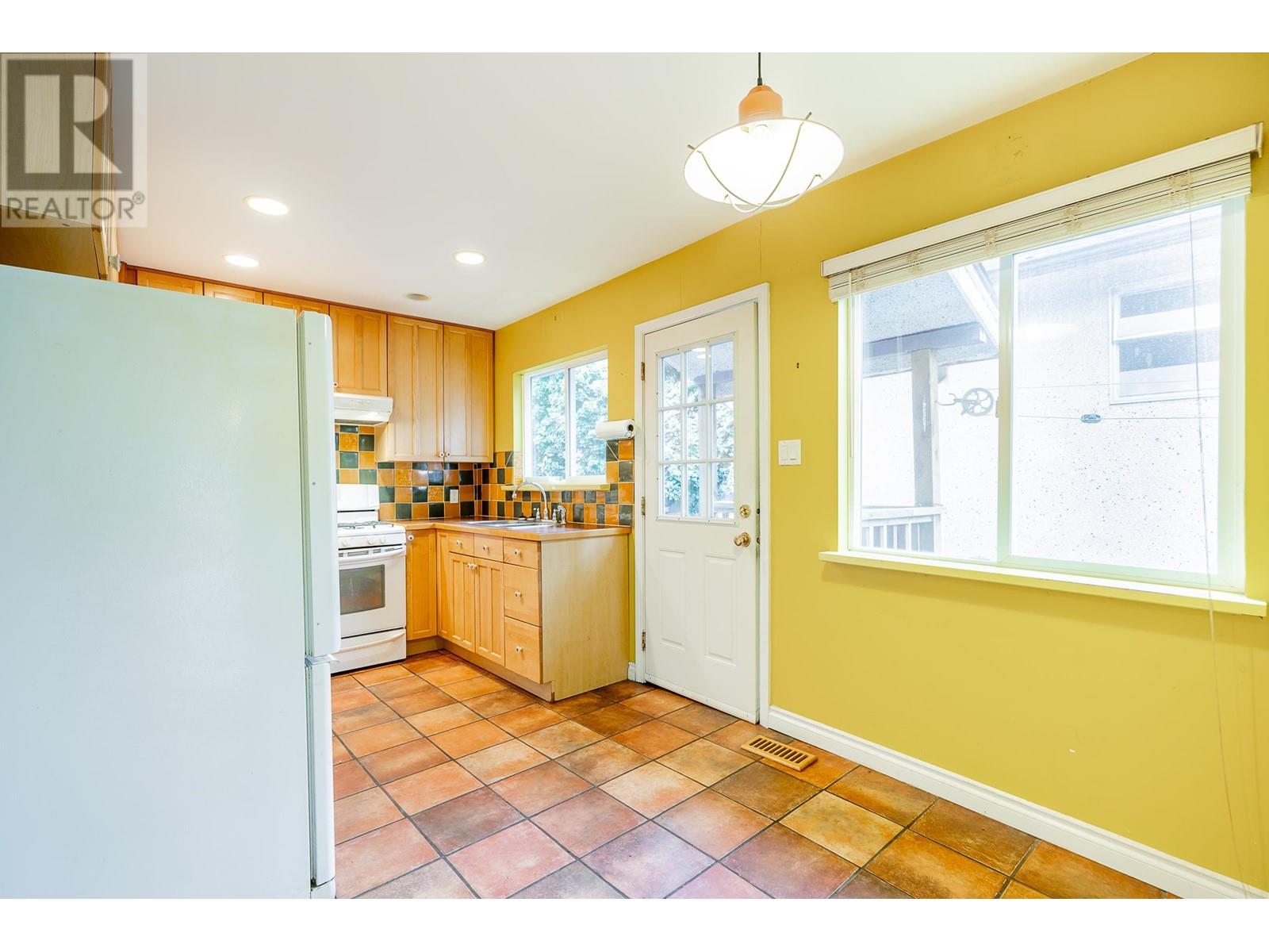 4675 St. George Street, Vancouver, British Columbia  V5V 4A8 - Photo 7 - R2821198