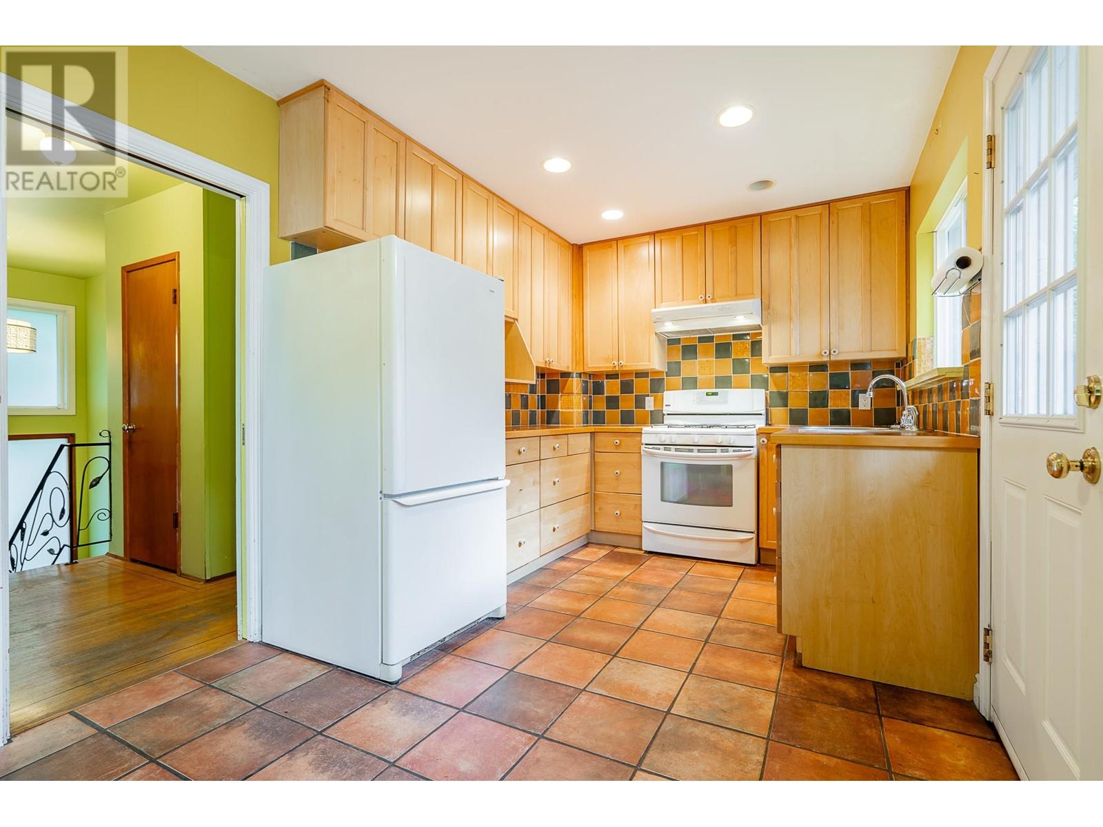 4675 St. George Street, Vancouver, British Columbia  V5V 4A8 - Photo 10 - R2821198