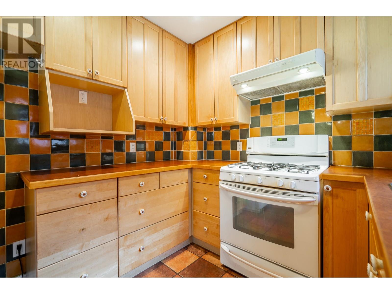 4675 St. George Street, Vancouver, British Columbia  V5V 4A8 - Photo 13 - R2821198