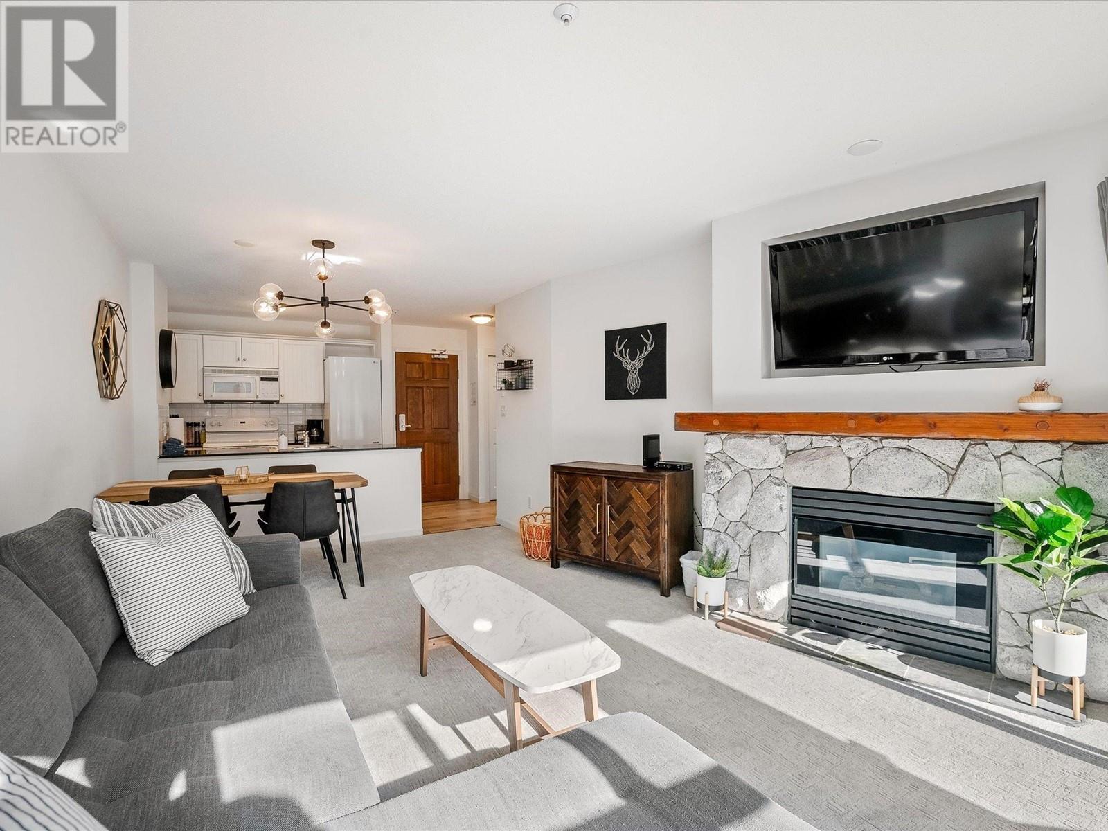 336 4800 Spearhead Drive, Whistler, British Columbia  V8E 1G1 - Photo 3 - R2822159
