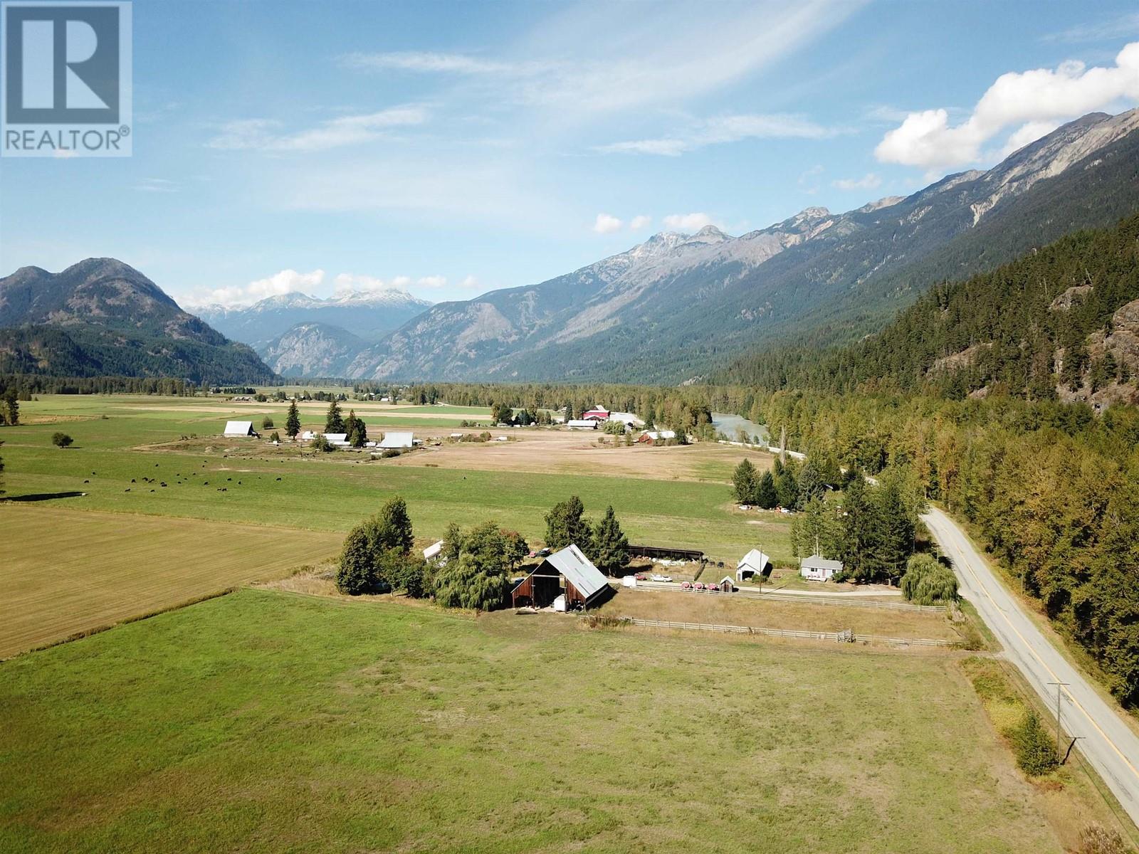 8687 Pemberton Meadows Road, Pemberton, British Columbia  V0N 2L2 - Photo 2 - R2822183