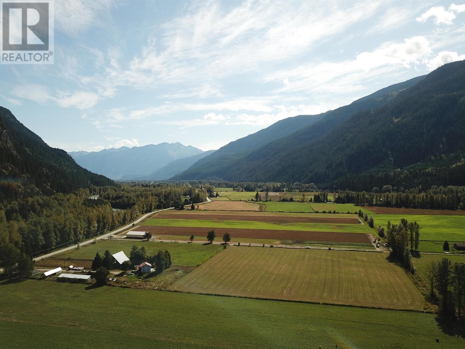 8687 Pemberton Meadows Road, Pemberton, British Columbia  V0N 2L2 - Photo 4 - R2822183