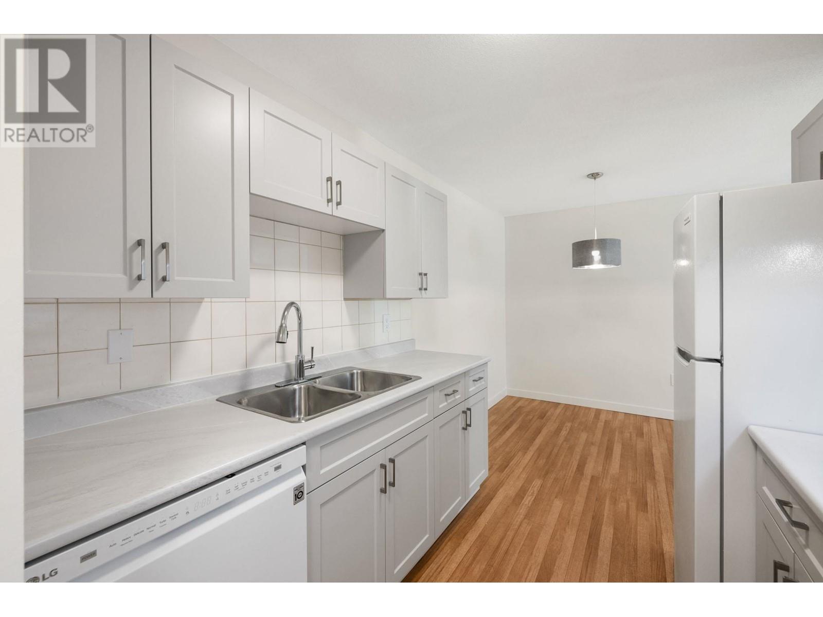 205 327 W 2nd Street, North Vancouver, British Columbia  V7M 1E2 - Photo 8 - R2822219