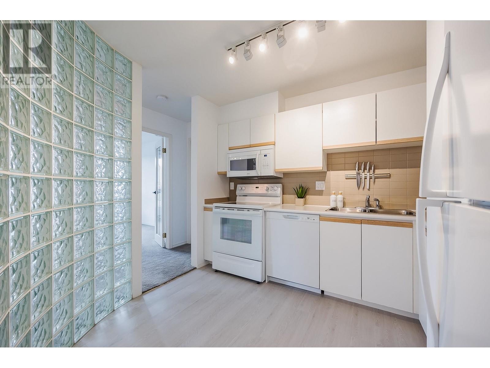 205 98 Tenth Street, New Westminster, British Columbia  V3M 6L8 - Photo 4 - R2822234