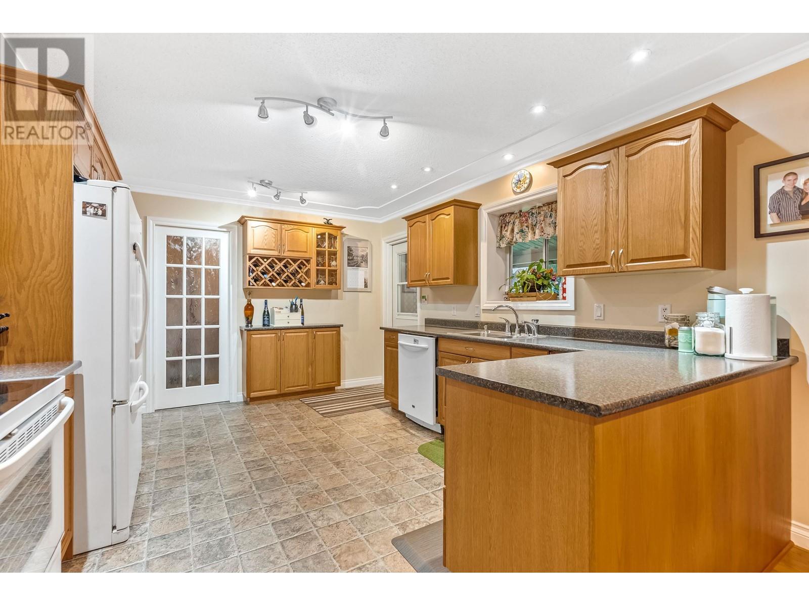 12270 214 Street, Maple Ridge, British Columbia  V2X 5E2 - Photo 11 - R2822258