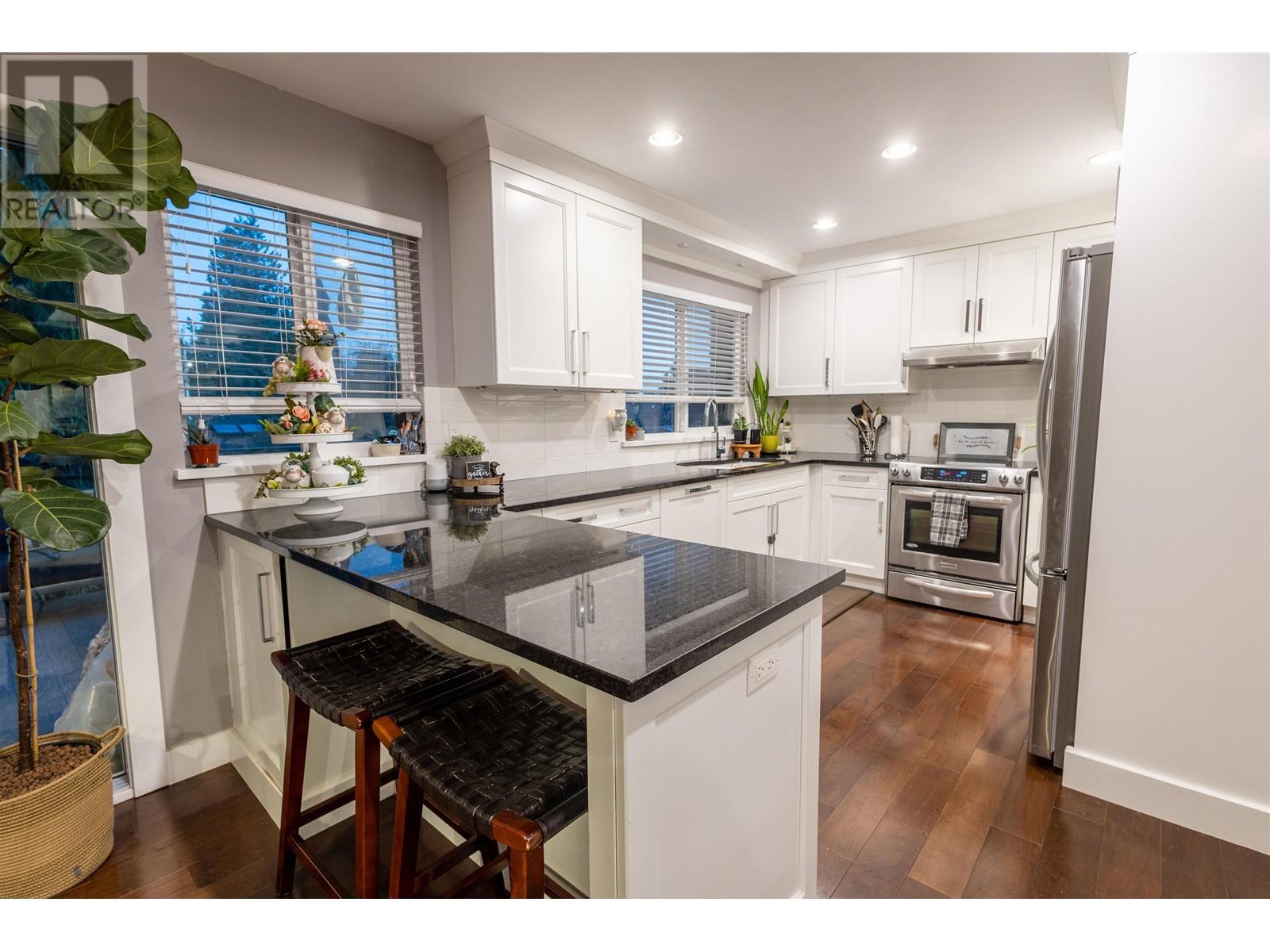 22994 Cliff Avenue, Maple Ridge, British Columbia  V2X 7Z9 - Photo 4 - R2822174