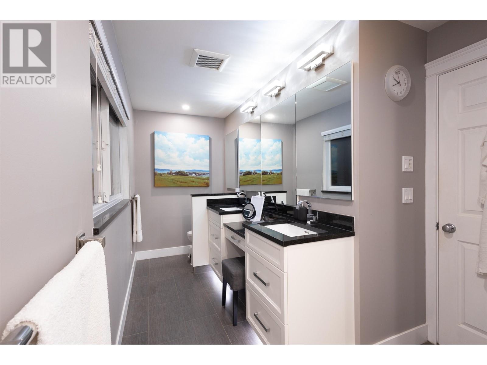 22994 Cliff Avenue, Maple Ridge, British Columbia  V2X 7Z9 - Photo 12 - R2822174