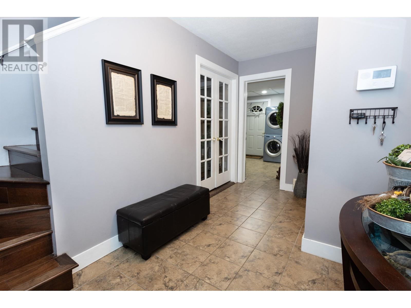 22994 Cliff Avenue, Maple Ridge, British Columbia  V2X 7Z9 - Photo 3 - R2822174
