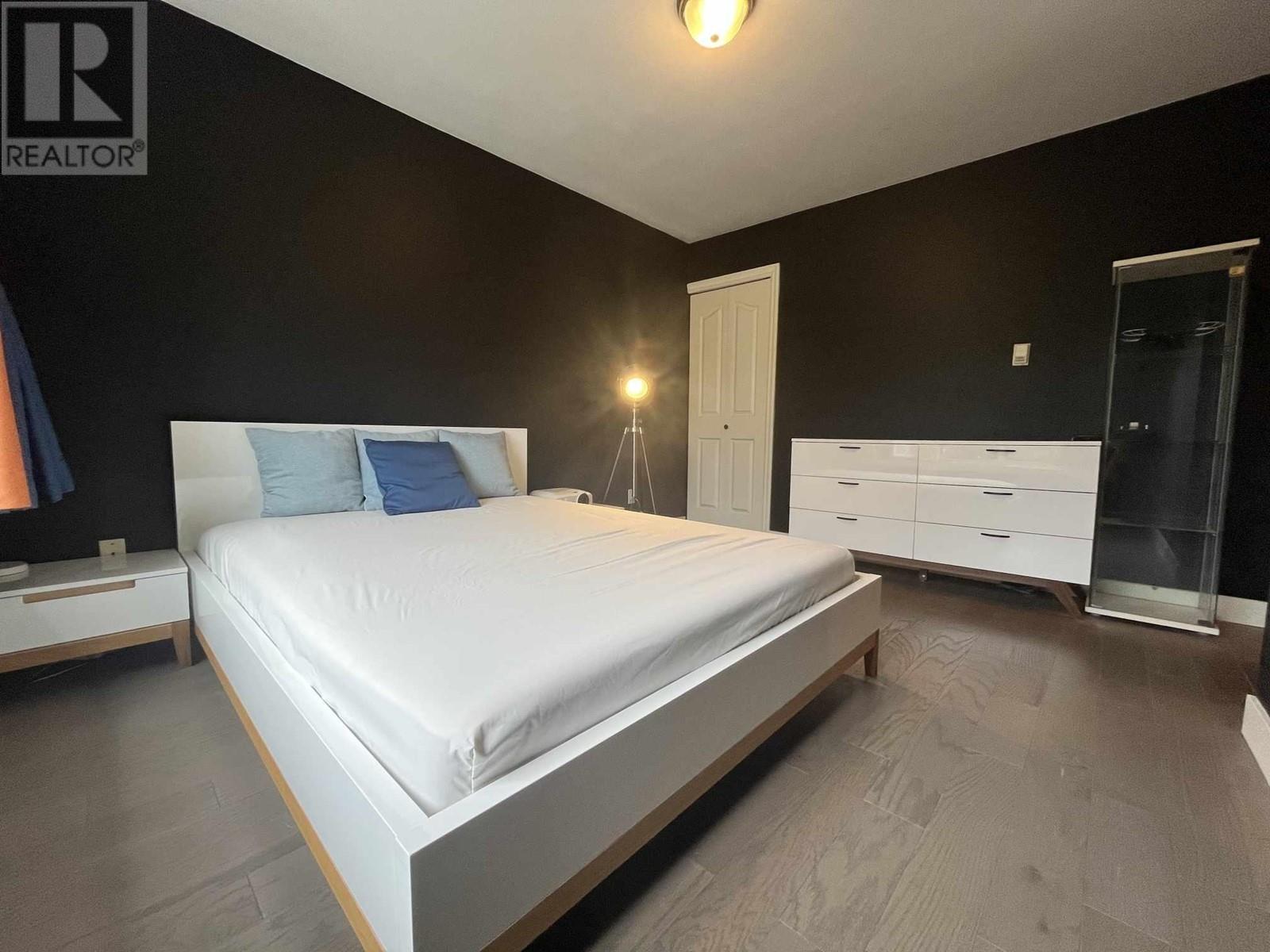 5955 Woodsworth Street, Burnaby, British Columbia  V5G 1S9 - Photo 3 - R2822147