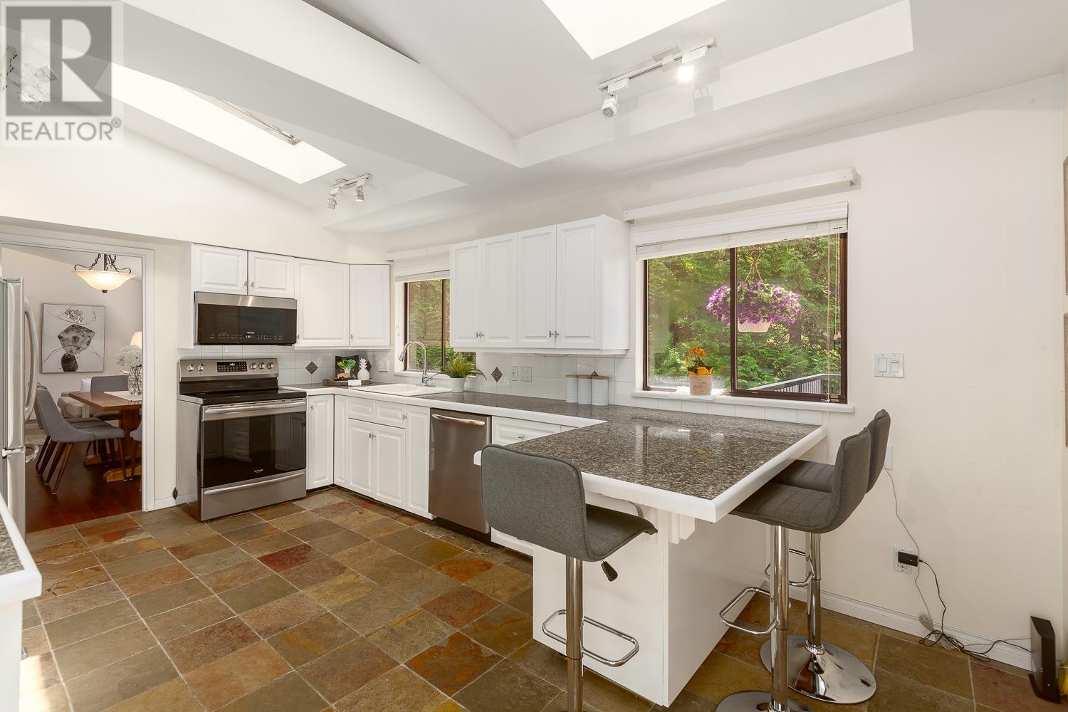 4639 Woodburn Road, West Vancouver, British Columbia  V7S 2W7 - Photo 14 - R2816841