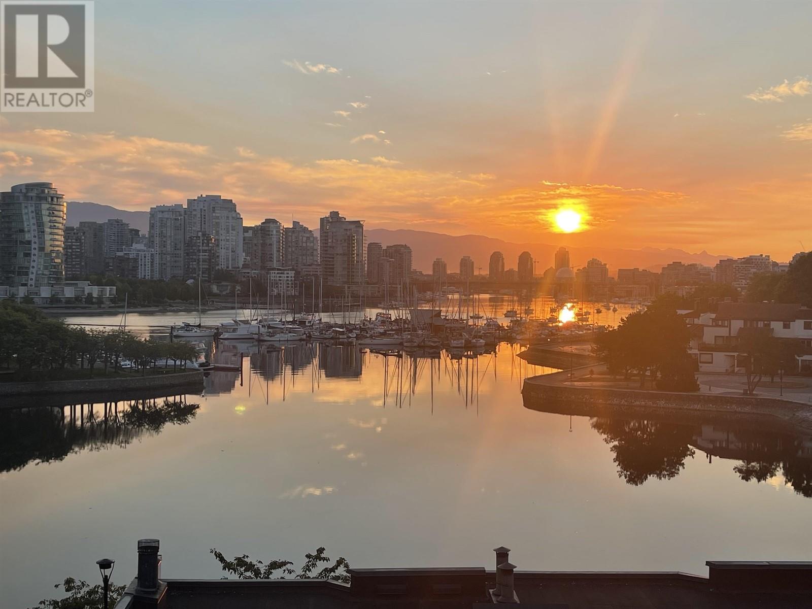 1216 ISLAND PARK WALK, vancouver, British Columbia