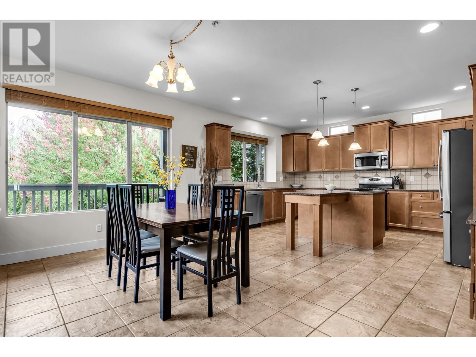 24757 Kimola Drive, Maple Ridge, British Columbia  V2W 0A6 - Photo 10 - R2822381