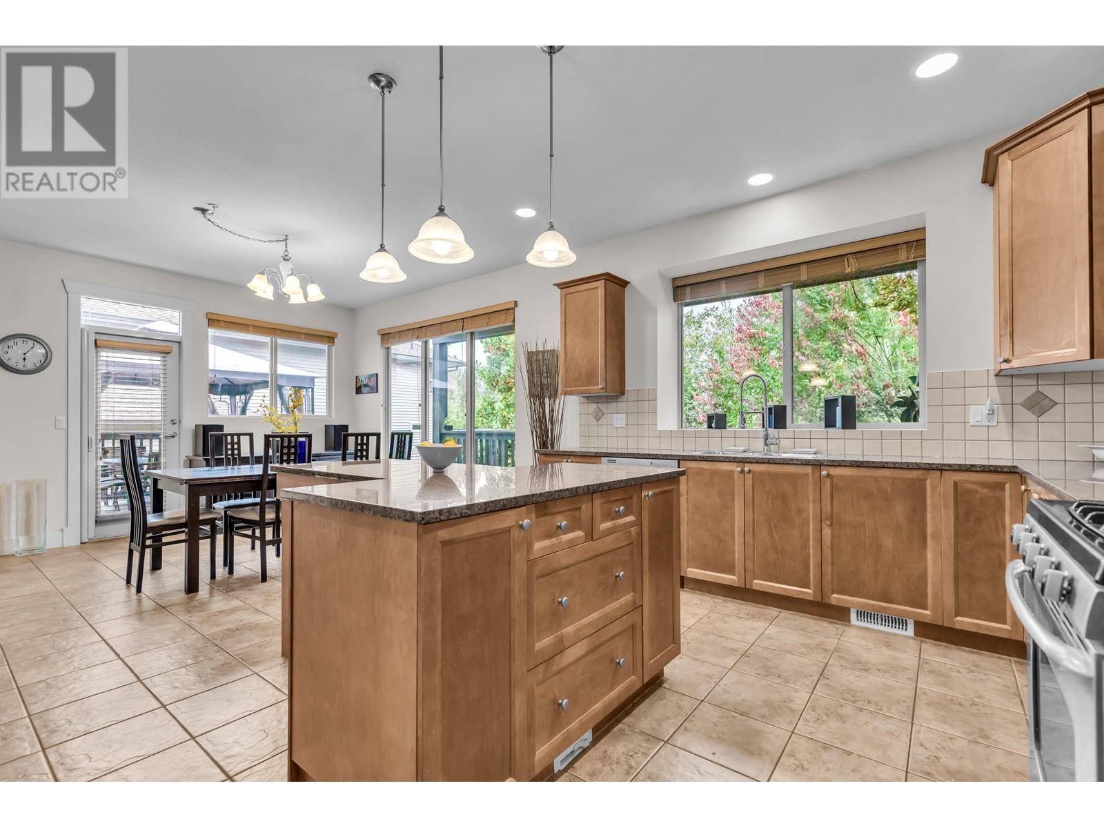 24757 Kimola Drive, Maple Ridge, British Columbia  V2W 0A6 - Photo 13 - R2822381