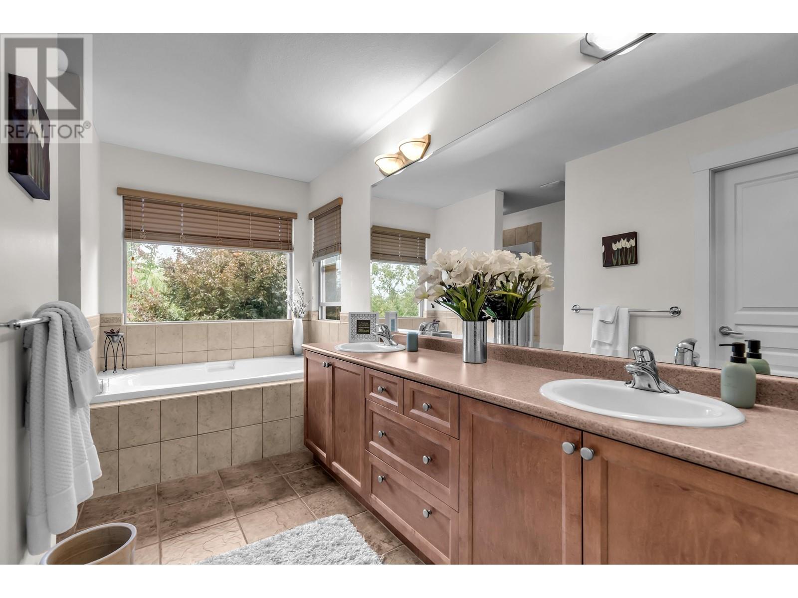 24757 Kimola Drive, Maple Ridge, British Columbia  V2W 0A6 - Photo 20 - R2822381