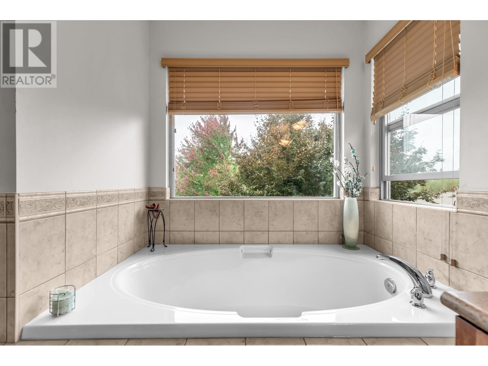 24757 Kimola Drive, Maple Ridge, British Columbia  V2W 0A6 - Photo 21 - R2822381
