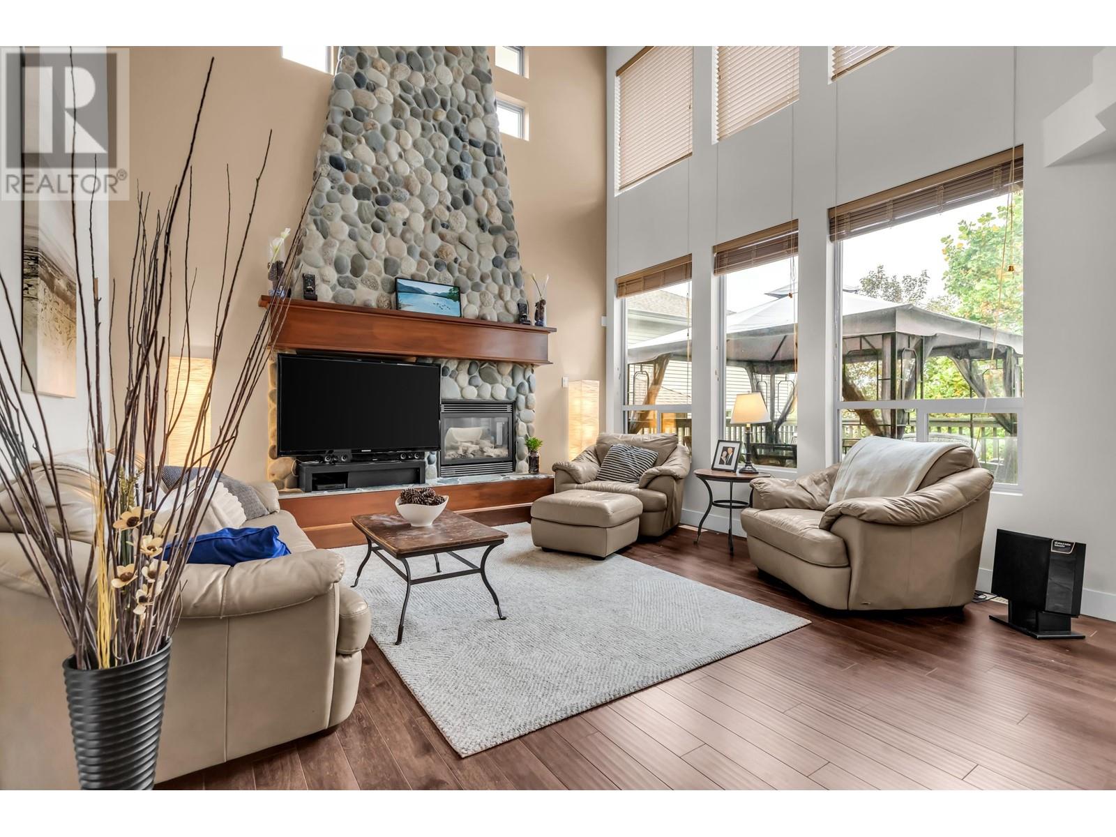 24757 Kimola Drive, Maple Ridge, British Columbia  V2W 0A6 - Photo 5 - R2822381