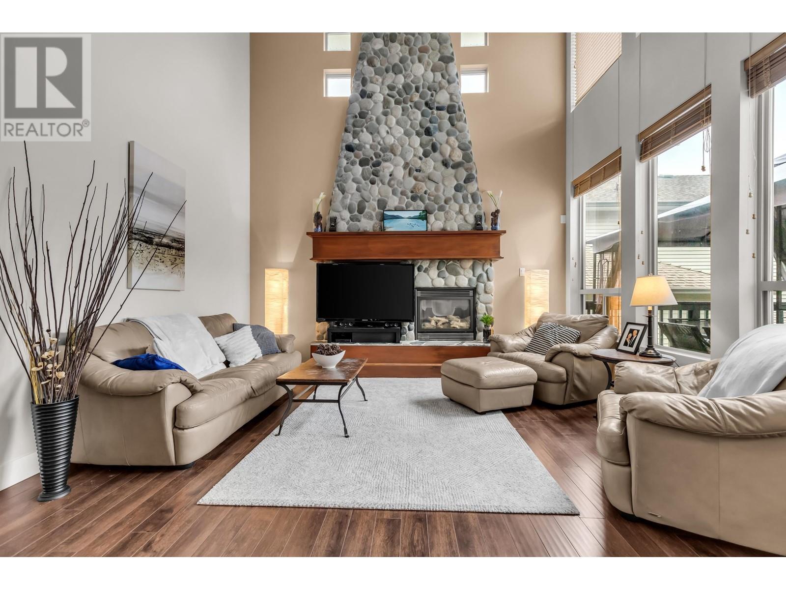 24757 Kimola Drive, Maple Ridge, British Columbia  V2W 0A6 - Photo 6 - R2822381