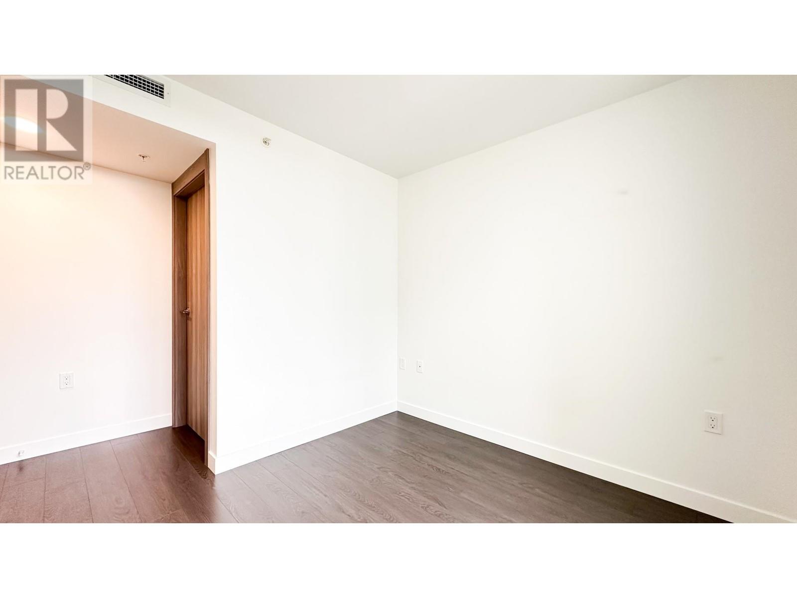 2001 433 Sw Marine Drive, Vancouver, British Columbia  V5X 0H5 - Photo 12 - R2821785