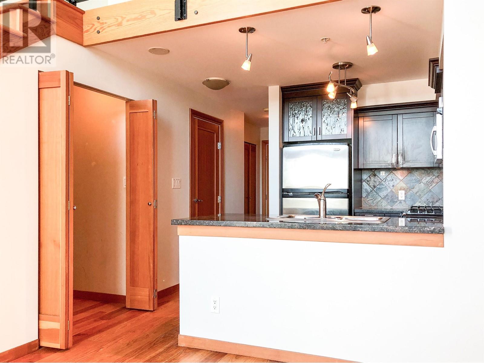 415 10 Renaissance Square, New Westminster, British Columbia  V3M 7B1 - Photo 5 - R2808123