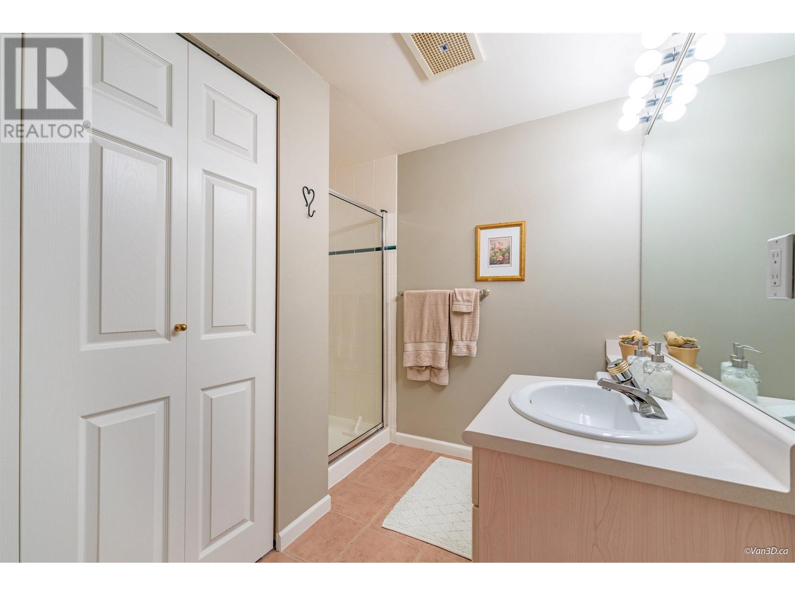 207 3625 Windcrest Drive, North Vancouver, British Columbia  V7G 2S6 - Photo 15 - R2822406