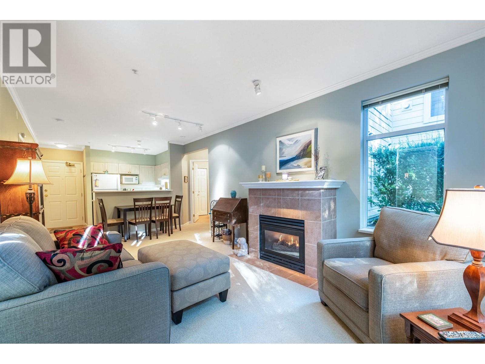 207 3625 Windcrest Drive, North Vancouver, British Columbia  V7G 2S6 - Photo 2 - R2822406
